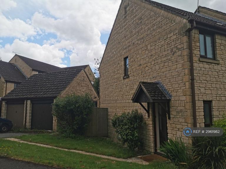 House Hanstone Close in Cotswold District