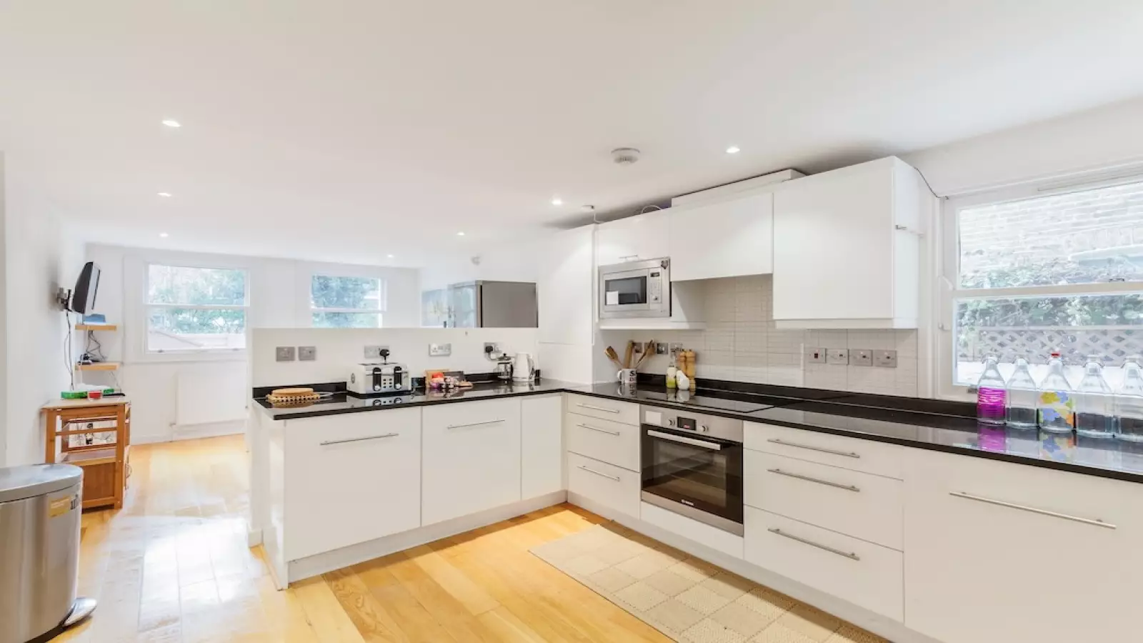Flat Hillmarton Road in Greater London