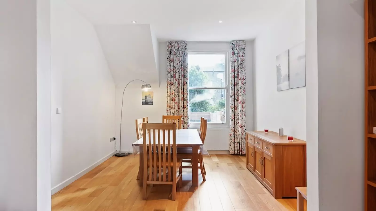 Flat Hillmarton Road in Greater London