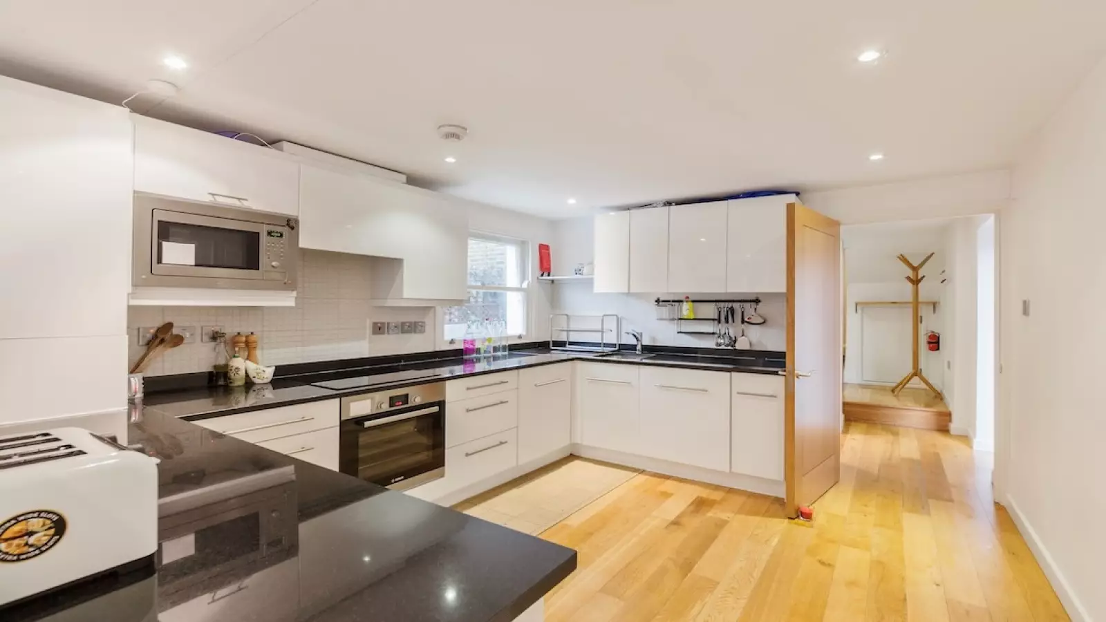 Flat Hillmarton Road in Greater London