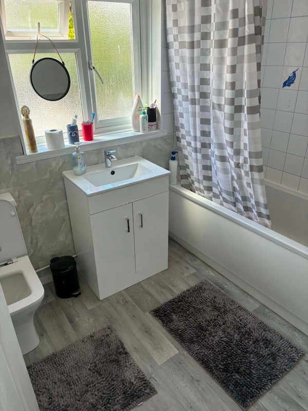 Room Maunsell Road in Bristol
