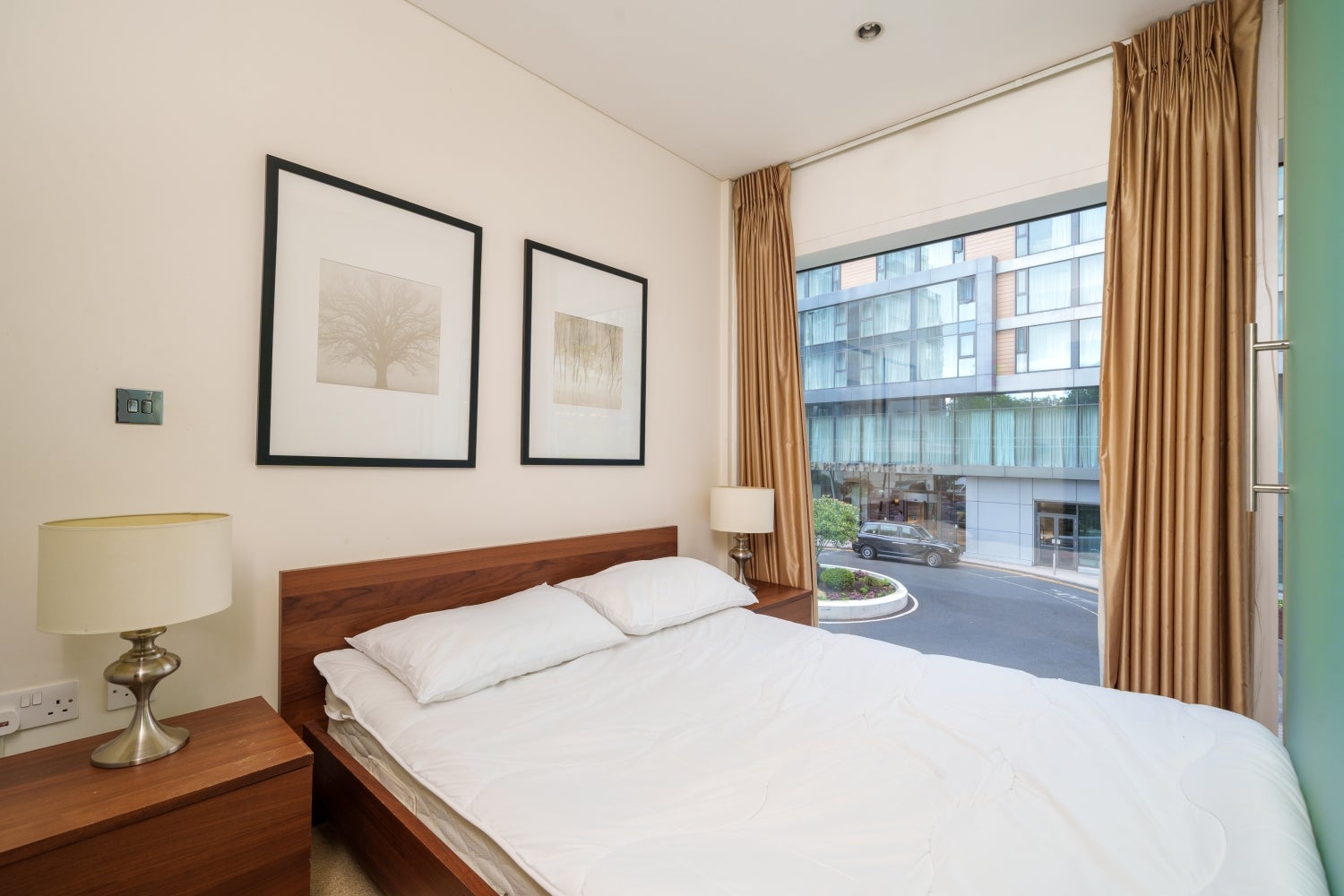 Flat Queenstown Road in Greater London