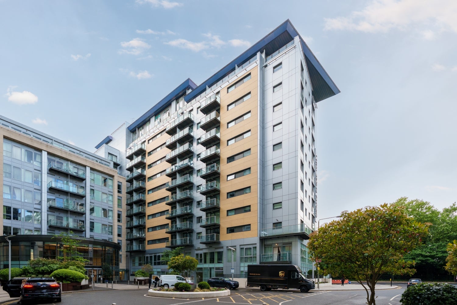 Flat Queenstown Road in Greater London