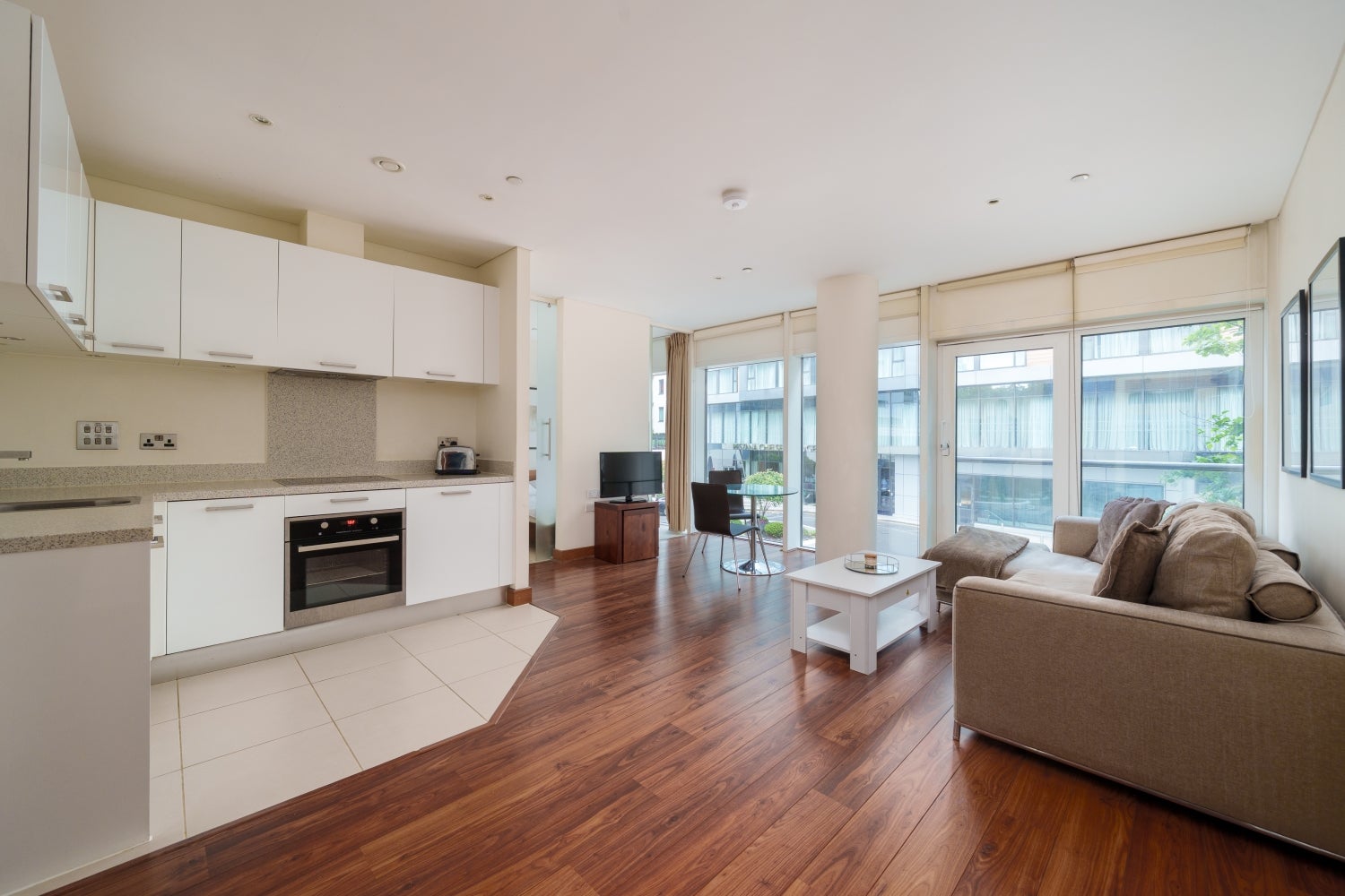Flat Queenstown Road in Greater London