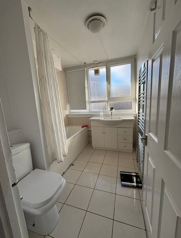 Room George Potter Way in Greater London