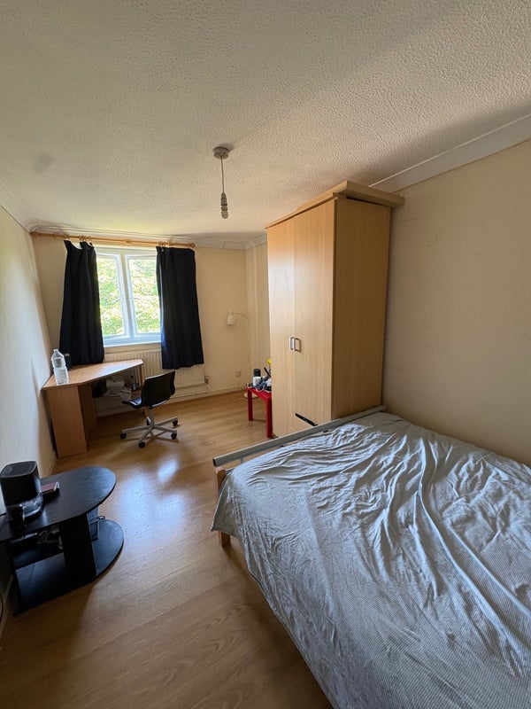 Room Parkhurst Road in Greater London