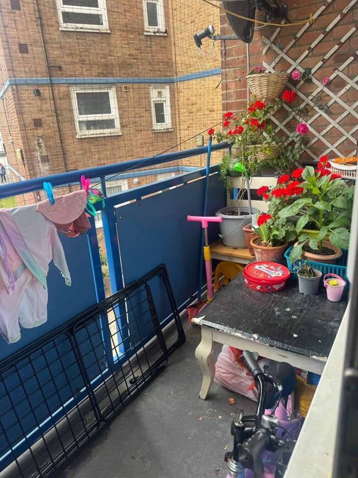 Flat Victoria Avenue in Greater London