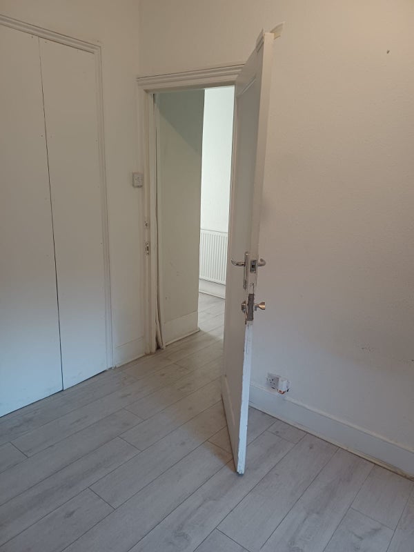 Room Monument Way in Greater London
