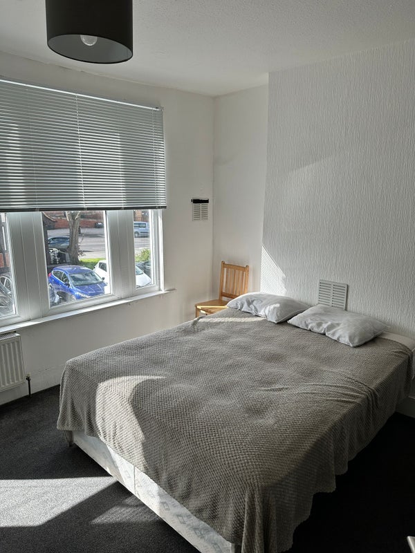 Room Monument Way in Greater London