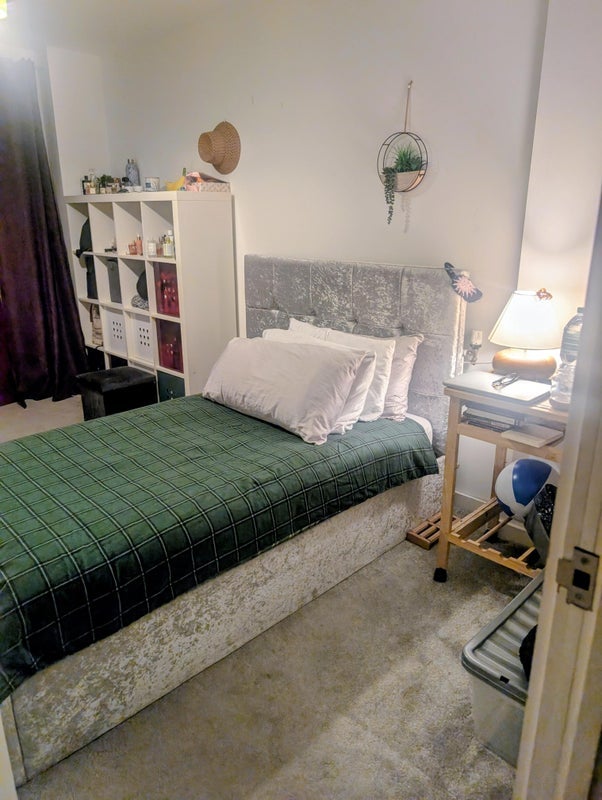 Room Scena Way in Greater London