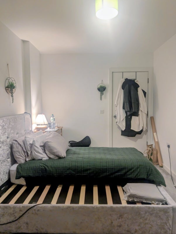 Room Scena Way in Greater London