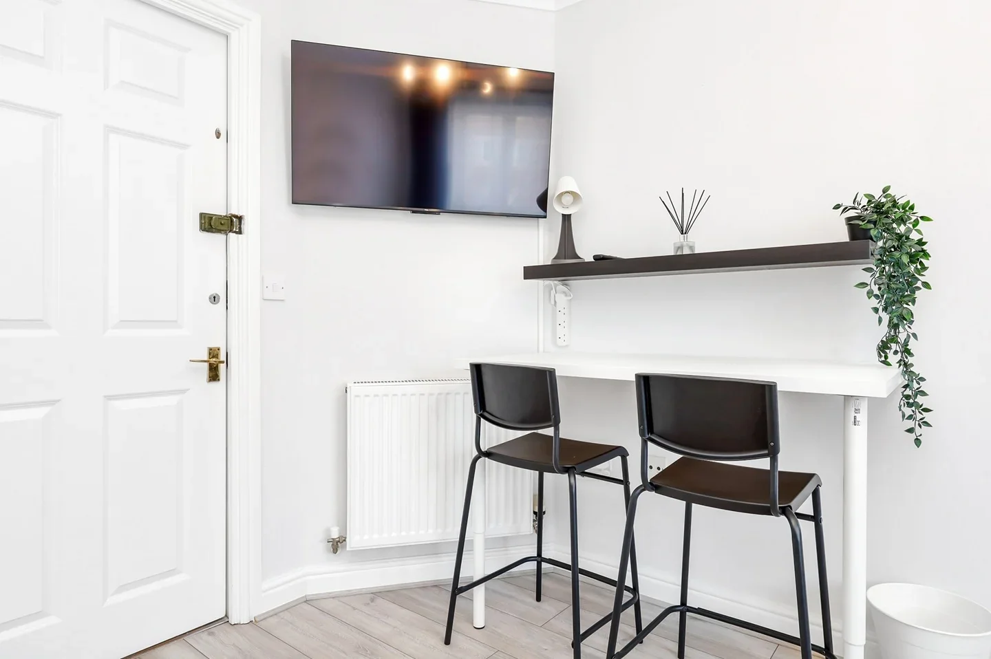 Room Bewley Street in Greater London