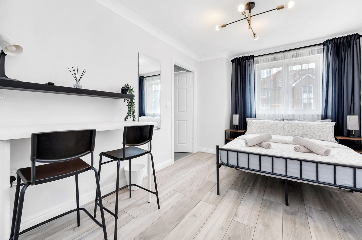 Room Bewley Street in Greater London