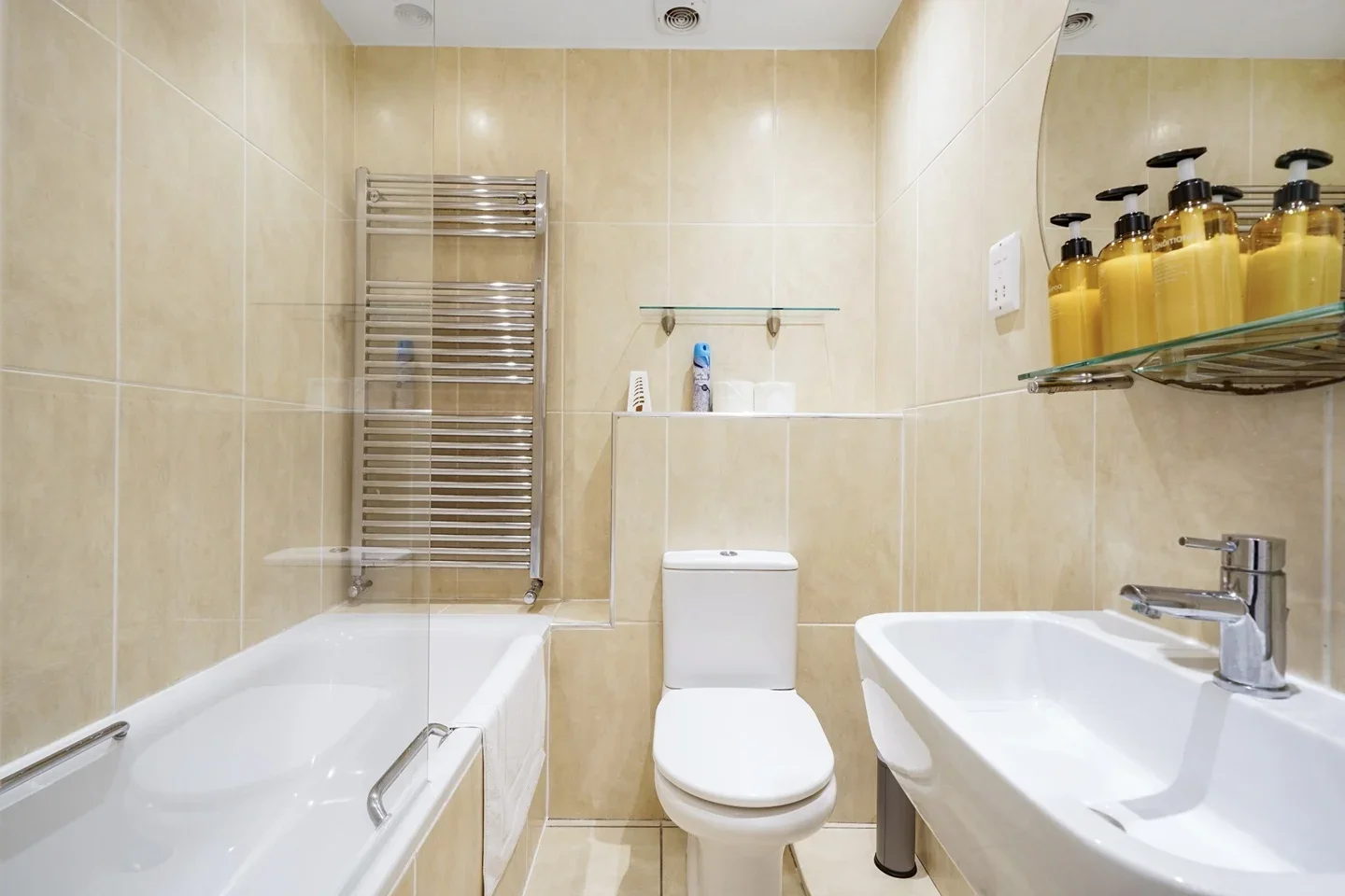 Flat Gopsall Street in Greater London