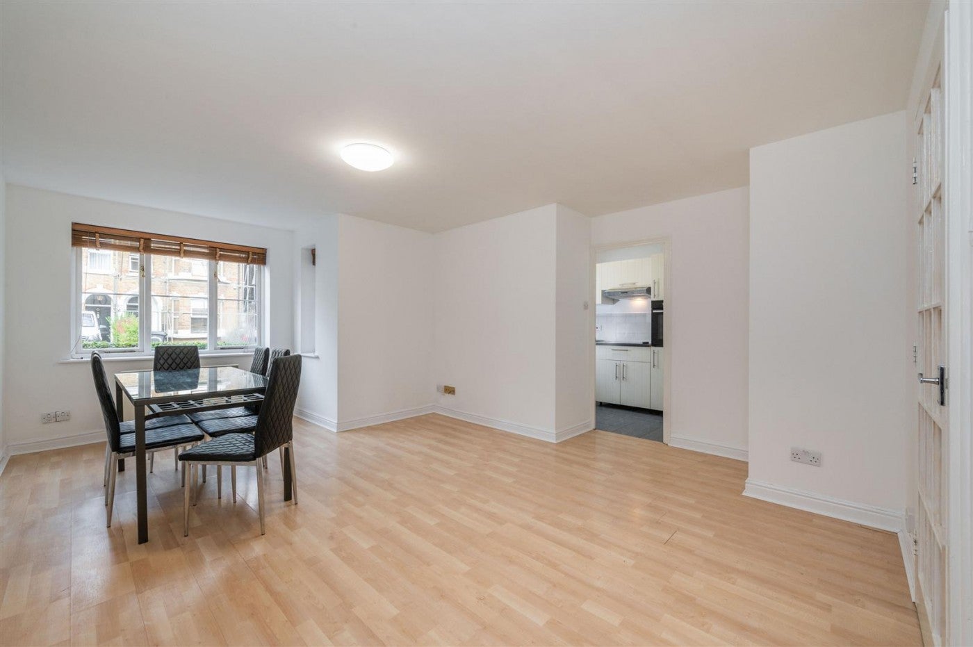 Flat Dairyman Close in Greater London