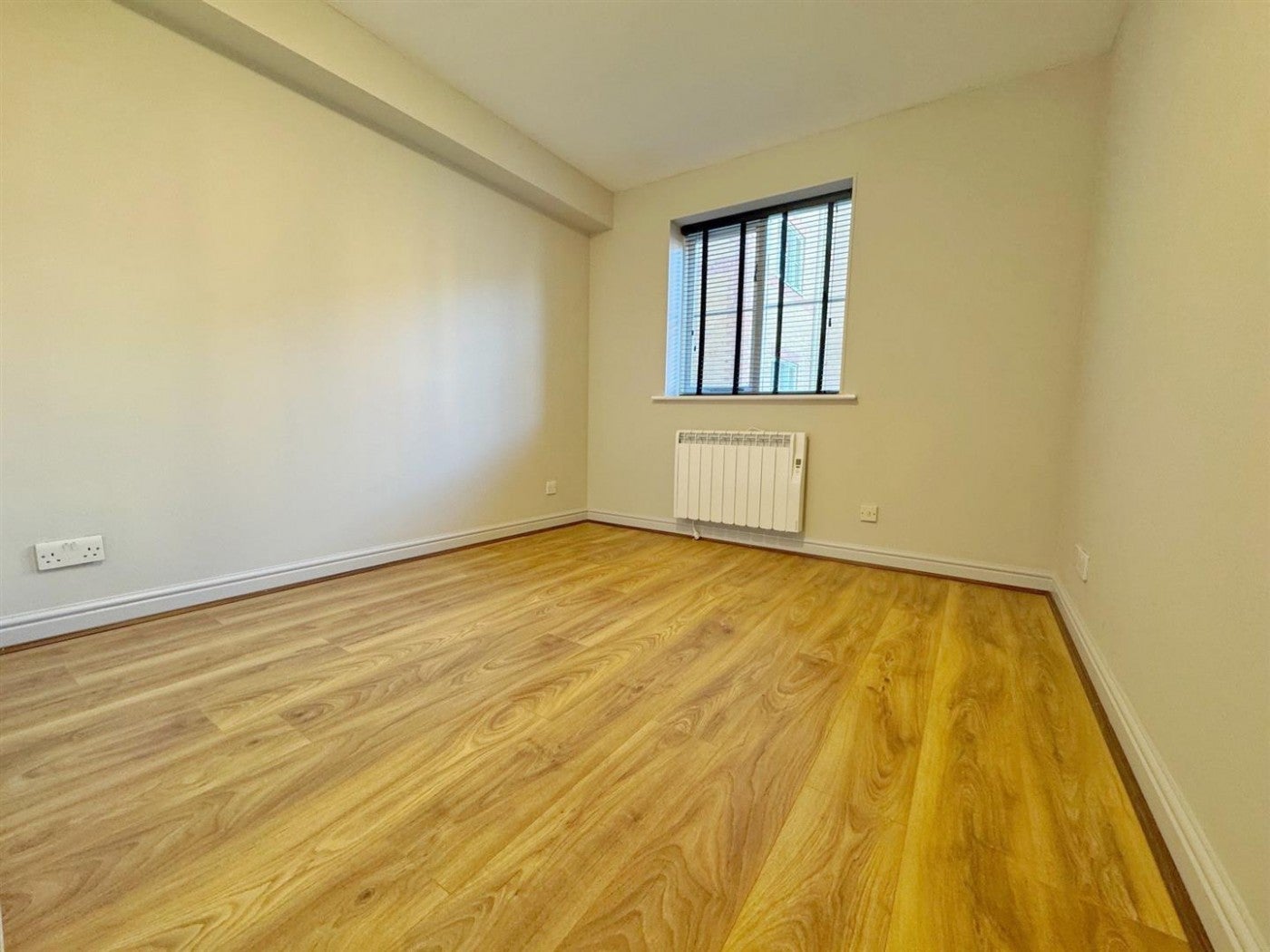 Flat Dairyman Close in Greater London