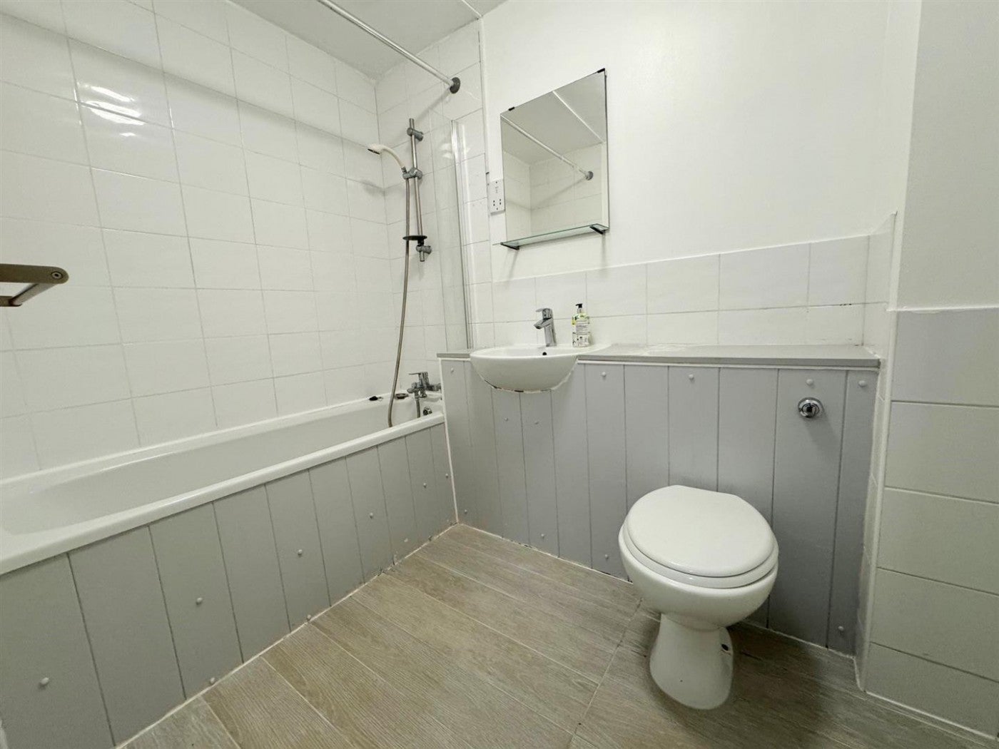 Flat Dairyman Close in Greater London