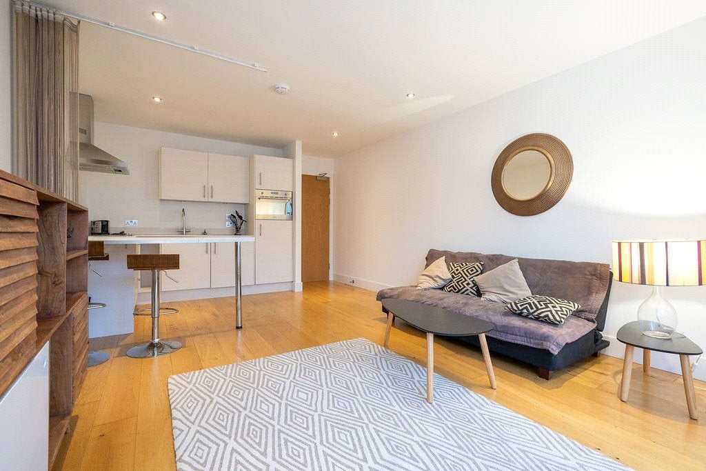 Flat Brandfield Street in City of Edinburgh