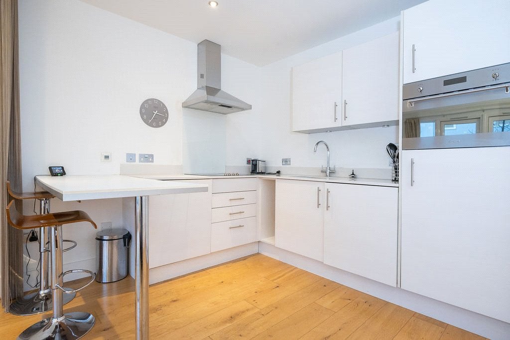 Flat Brandfield Street in City of Edinburgh