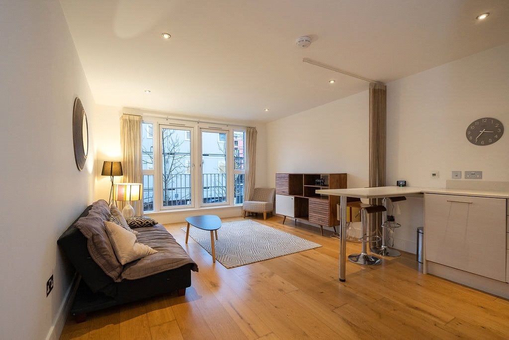 Flat Brandfield Street in City of Edinburgh