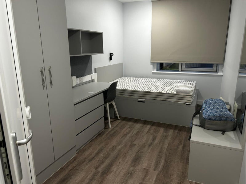 Room Station Road in Greater London