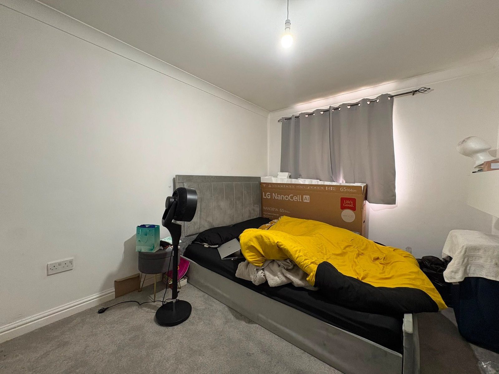Flat Gladstone Court in Leeds