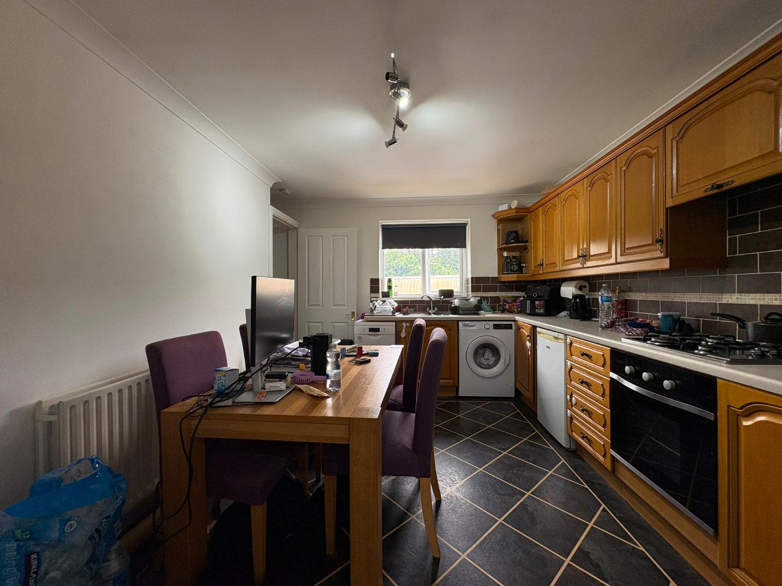 Flat Gladstone Court in Leeds