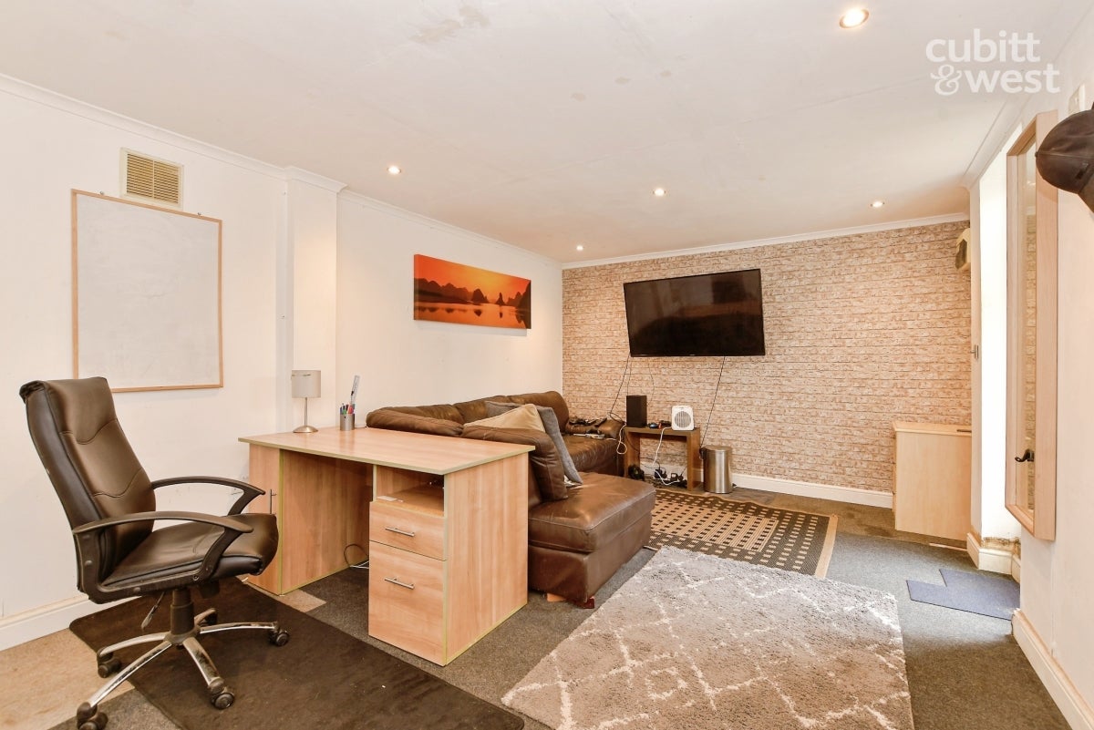 House South Leas in Horsham