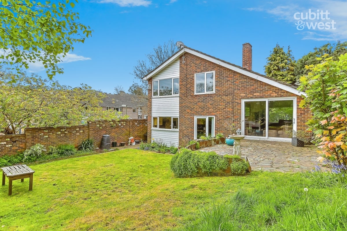 House South Leas in Horsham