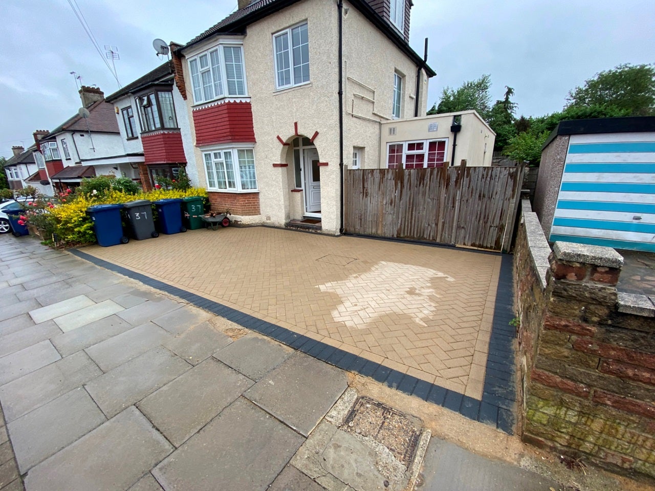 Flat Oakleigh Crescent in Greater London