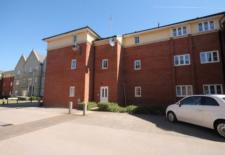 Flat Shepherds Walk in Bradley Stoke