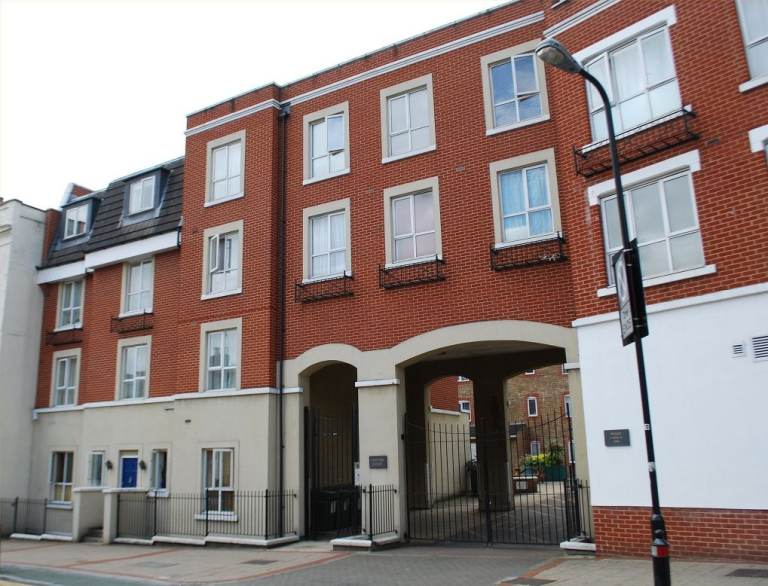 Flat Edgecote Close in Greater London