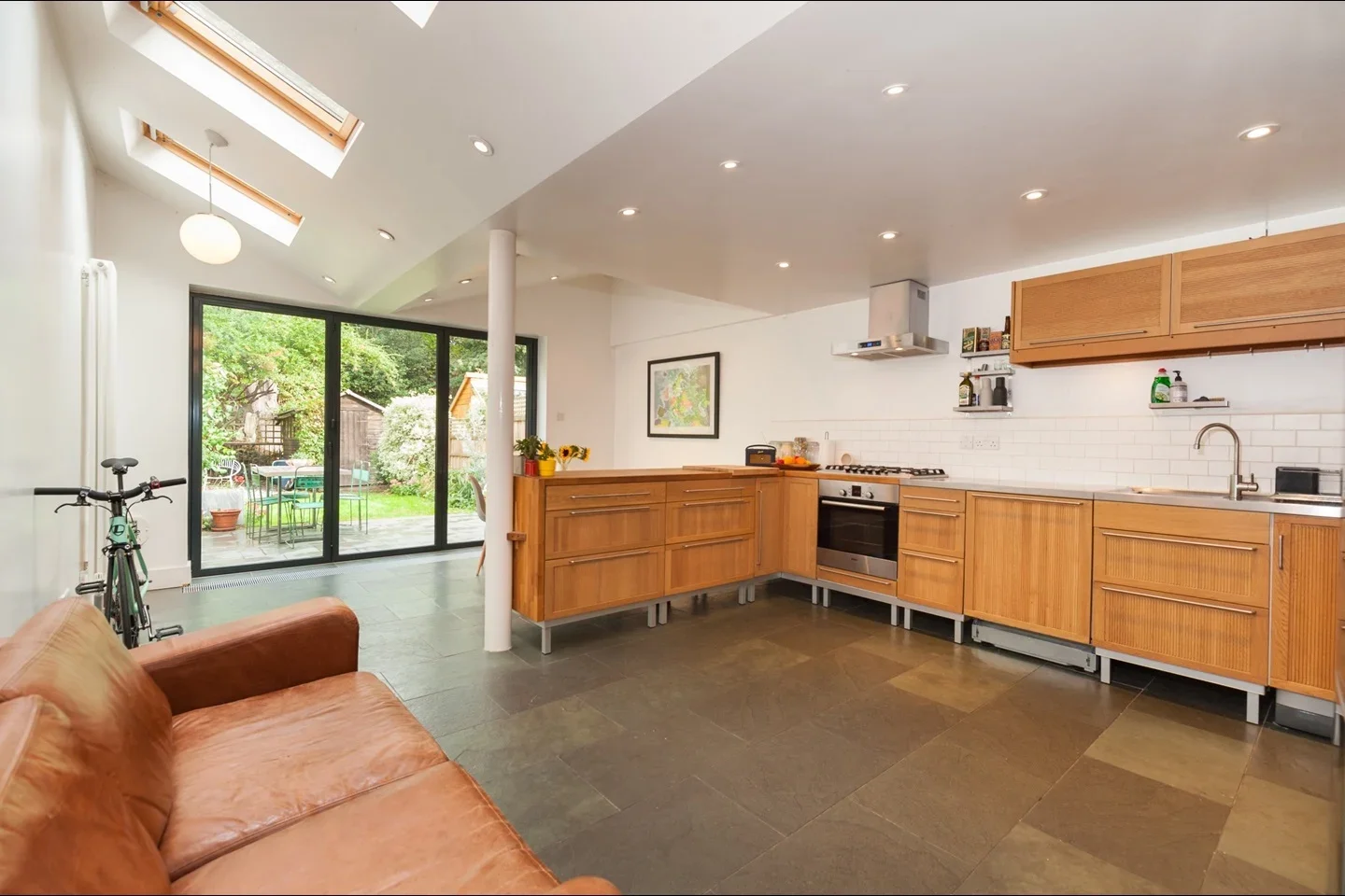 House Kimberley Avenue in Greater London