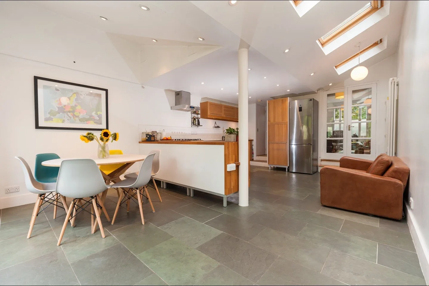 House Kimberley Avenue in Greater London
