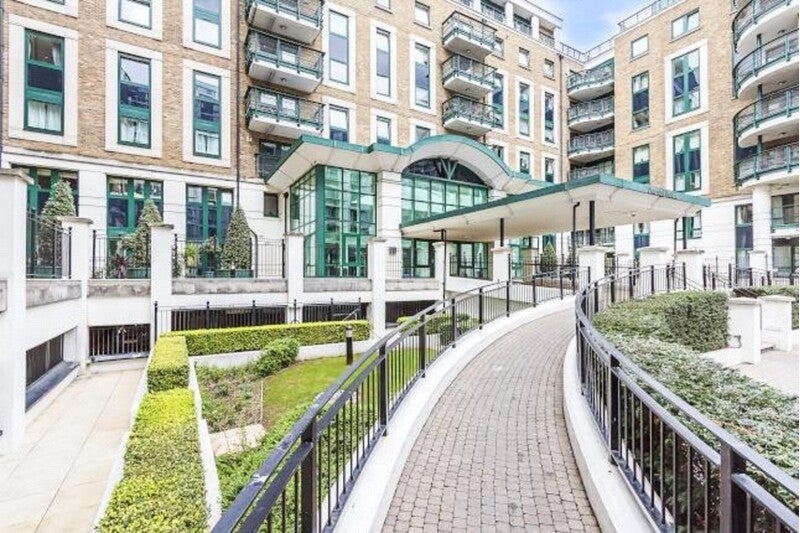 Flat West Cromwell Road in Greater London