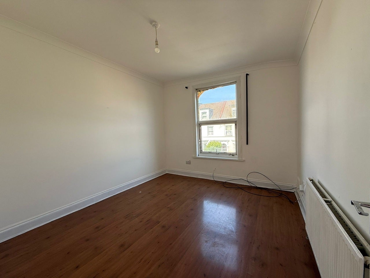 Flat Goldsmith Road in Greater London