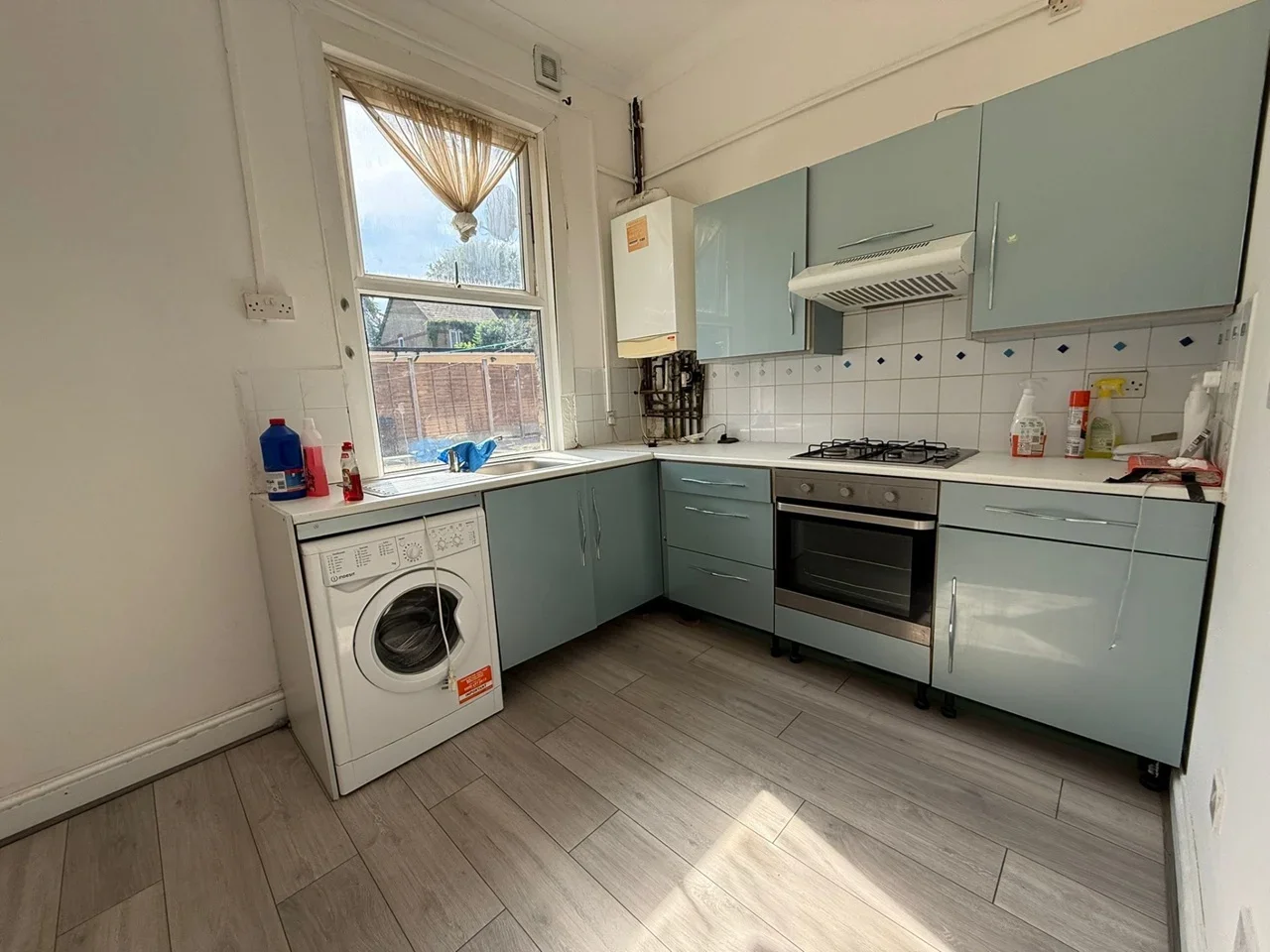 Flat Goldsmith Road in Greater London