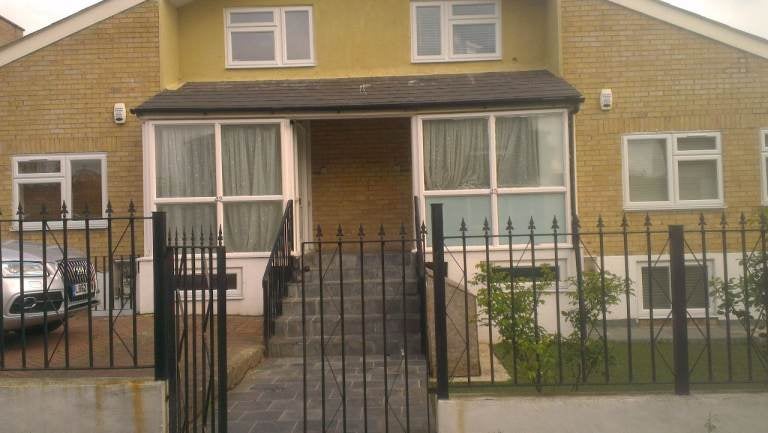 Flat Halston Close in Greater London