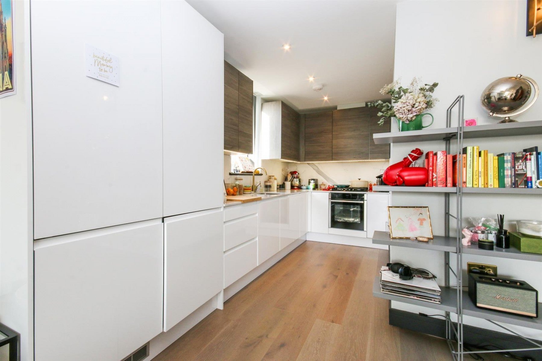 Flat Brondesbury Park in Greater London