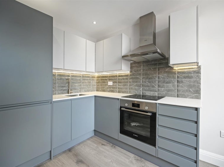 Flat Barking Road in Greater London