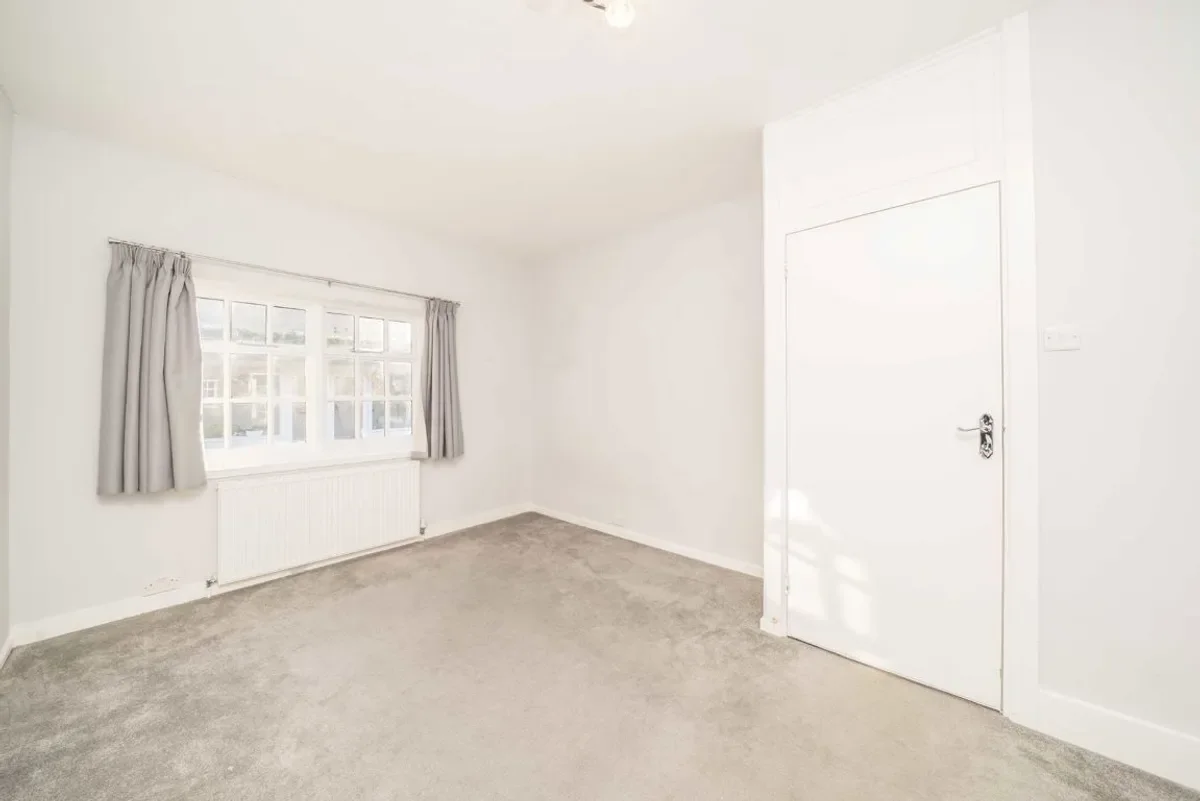 House Ravenswood Court in Greater London