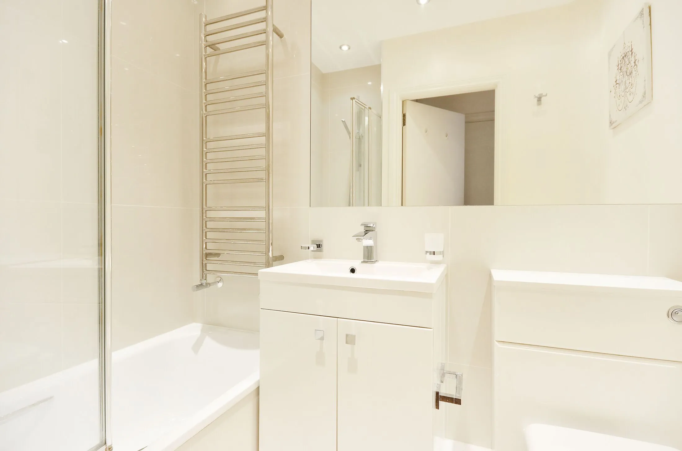 Flat Sloane Avenue in Greater London