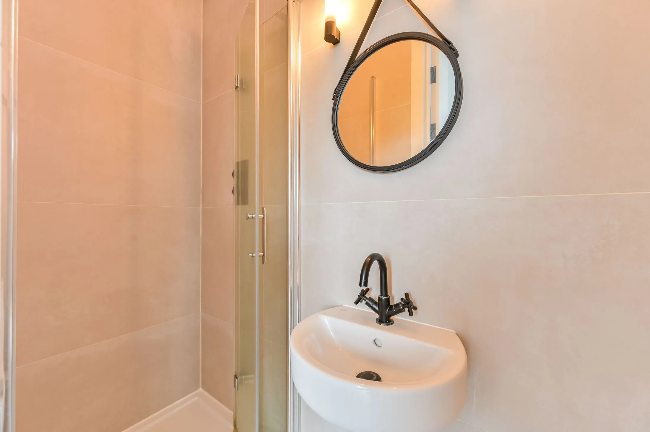 Flat Kilburn Lane in Greater London