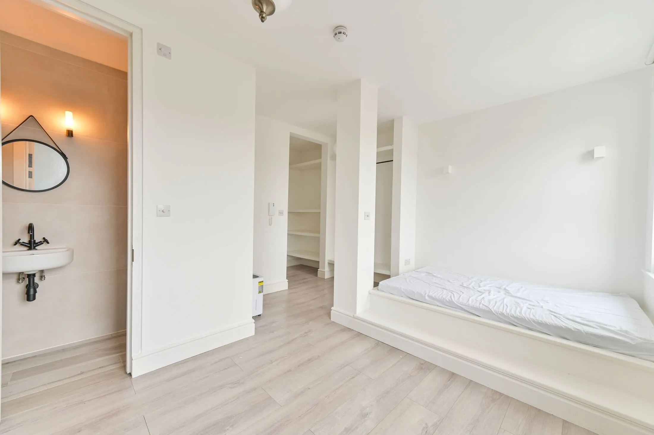 Flat Kilburn Lane in Greater London