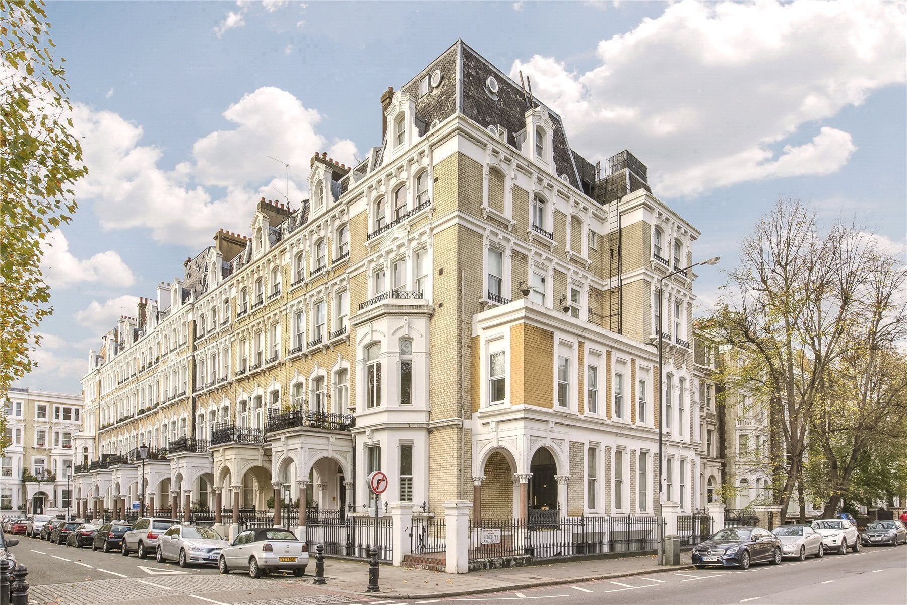 Flat Redcliffe Square in Greater London