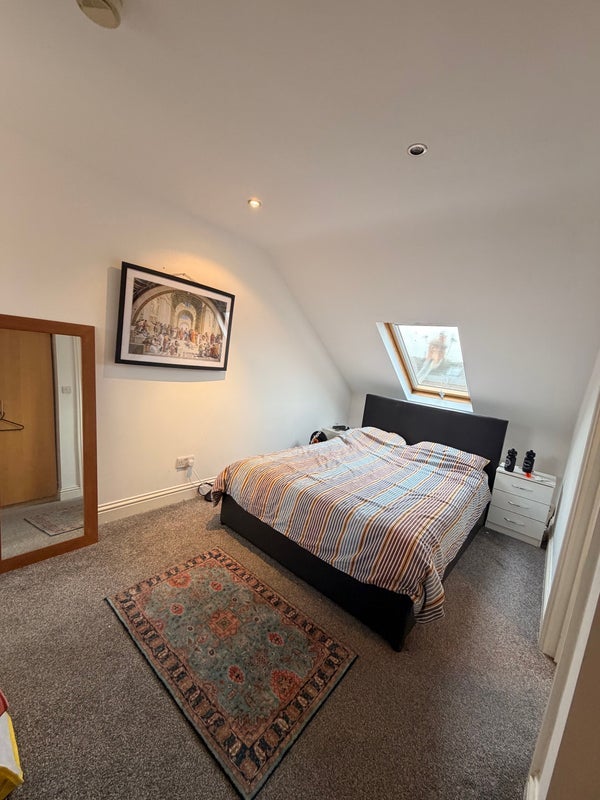 Room Mablethorpe Road in Greater London
