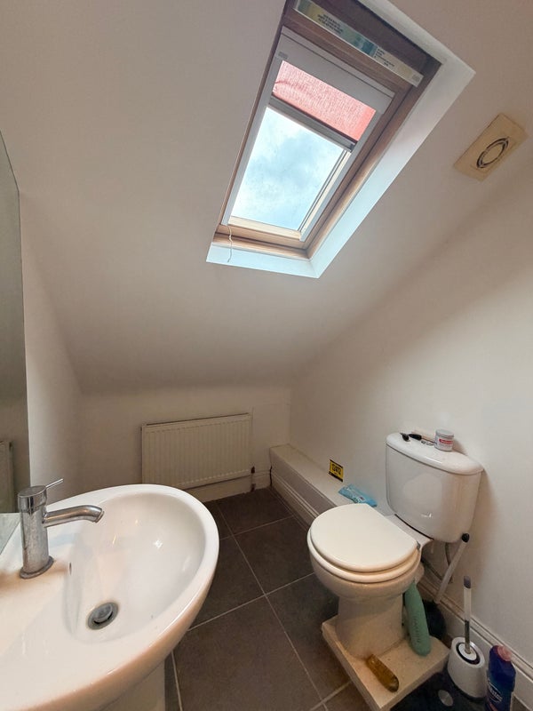 Room Mablethorpe Road in Greater London