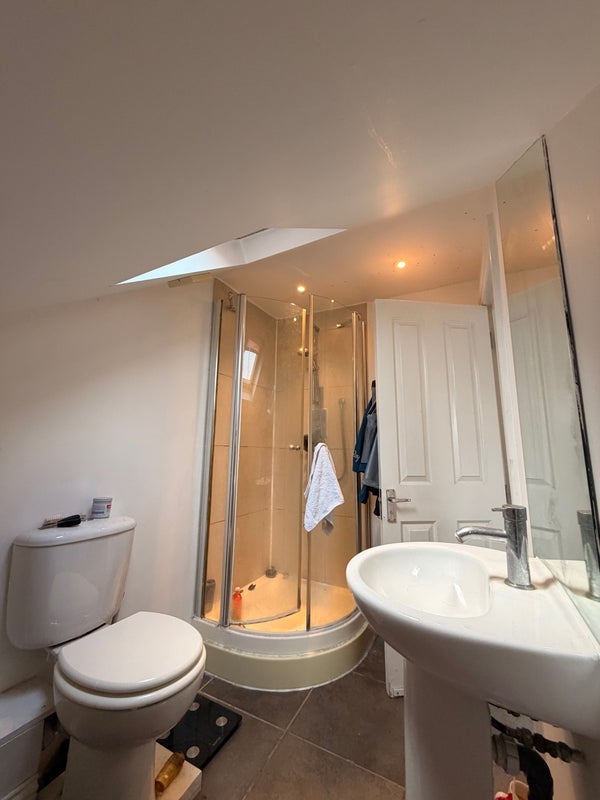 Room Mablethorpe Road in Greater London