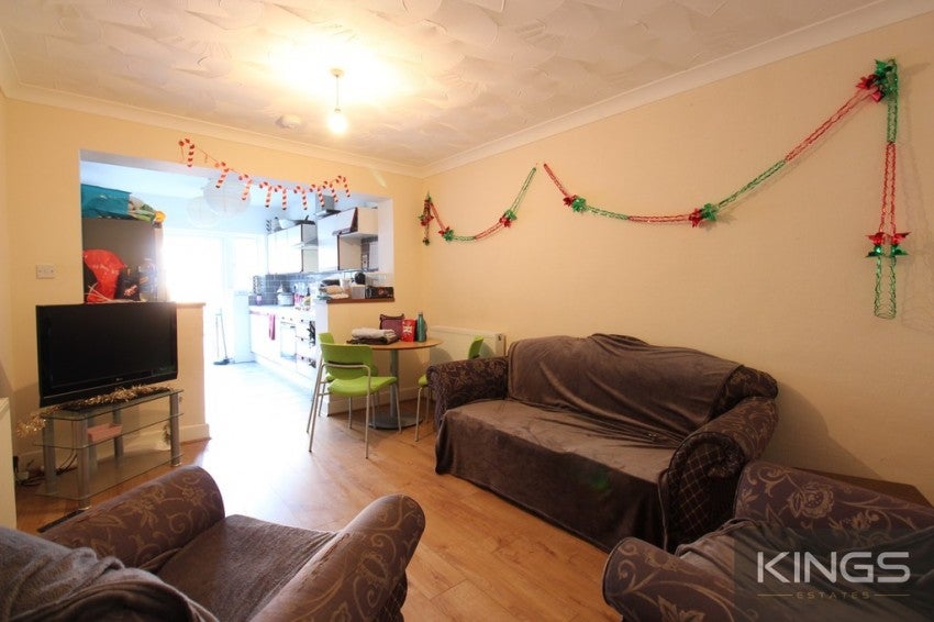 Flat Grosvenor Road in Southampton