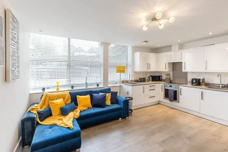 Flat Highfield Road in Greater London